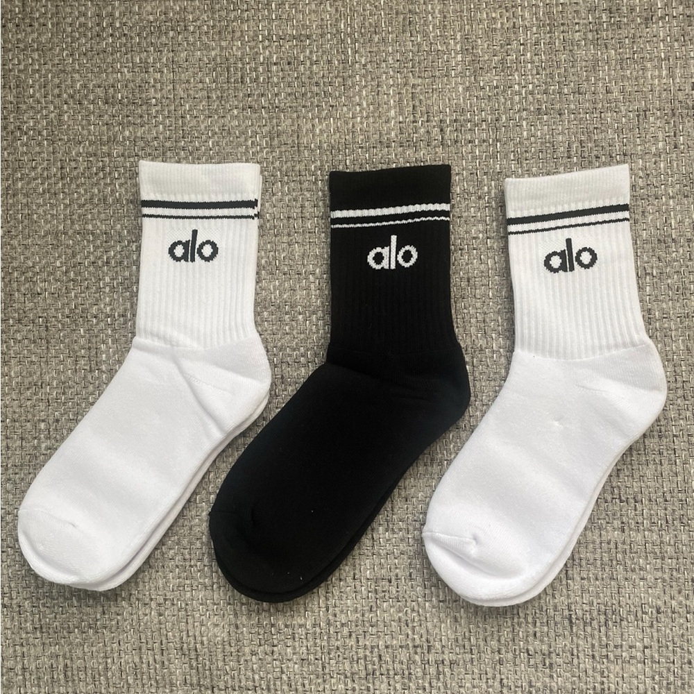 3 pairs of Alo Unisex Throwback Medium Half-Crew Socks